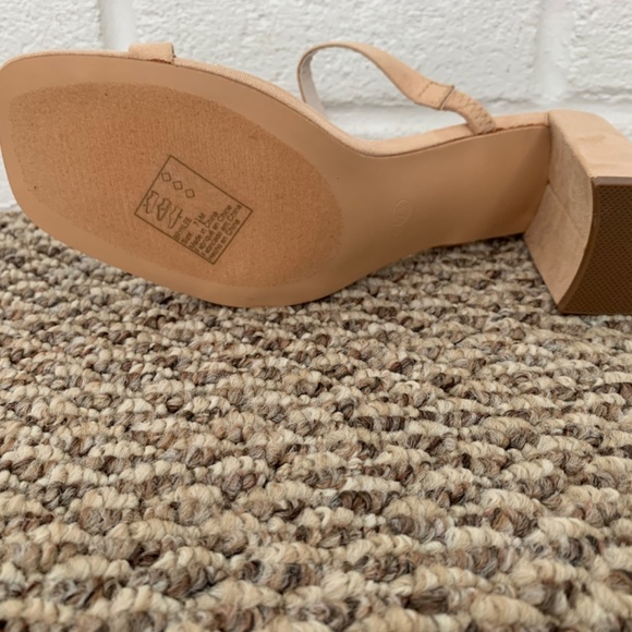 ✨Brand New David’s Bridal Nude Heels✨ - Picture 4 of 11